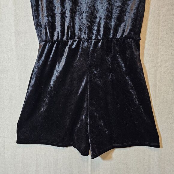 Windsor Black Crushed Velvet Romper Cap Sleeves Deep V Elastic Waist Large USA - Picture 6 of 9